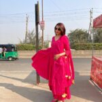 Pooja Sharma Instagram - Standing on the road , trying to stop traffic… it did not stop 😛 #roadsidepics #traffic #didnotstop