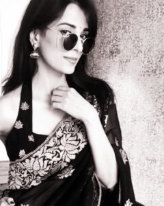 Pooja Sharma Instagram - Aapki rooh tak jhaank sakti hai👀... acha,kya dekha?...nimbuda...khatta nimbuda 🍋. Khatta nimbu...how sweet 😁🍋 ...the language of oxymorons ! 💗

#oxymoron  #tellmeyourfavoxymoron