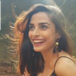 Pooja Sharma Instagram - Do me a favour today...drop everything u are doing and smile , like right now. Come on...do it...dont just read the caption...smile. Yes...plz do...no no dont drop the smile..nooooo not yet. Keep smiling...bigger if possible...yeah thats more like it. Now tell me how does it feels ? 😁 #smile #smilesarecontagious #giveasmile #smiletoyourself