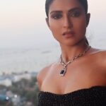 Pranutan Bahl Instagram - it’s always the eyes ☀️🧡