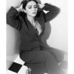 Pranutan Bahl Instagram - colour is everything..black & white is more 📱🖤
