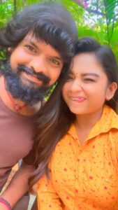 Preethi Sharma Instagram - Fun mode with @indran_actor 😍

#malarkatterumbucombo🤟🏼 #malar #suntvserial  #3pm  #preelovesyou☮️