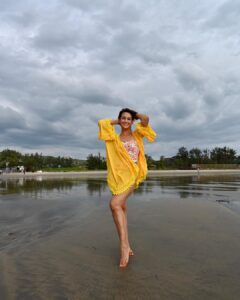 Preeti Jhangiani Instagram - I choose to smile
I choose to love 
I choose to be happy

Photo by @sabadphotovideo 
Camera courtesy @nikonindiaofficial 
#nikon #nikonz6 #nikonphotography 
#beach #beachdays #beachfashion #beachstyle