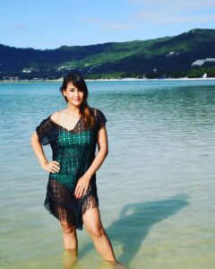 Preeti Jhangiani Instagram - Beach days #beach #beachlife #sun #sand #beachfashion #beachstyle #black #green #view