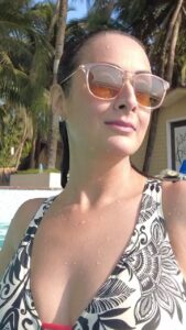 Preeti Jhangiani Instagram - Follow the sun…

Video by @sabadvisuals