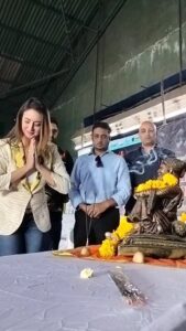 Preeti Jhangiani Instagram - Maharashtra Armwrestling Association President Mrs @jhangianipreeti and Pro Panja League owner Mr @dabasparvin paid tribute to Chhatrapati Shivaji Maharaj at the 34th Maharashtra State Armwrestling Championship taking place in Pune

@maharashtra_armwrestling_asso 
@balkrishna_nidhalkar
@aditiwarjukar
@pramodwalmandre
@indian_polesports_association
@anand.dabre
@maharashtra_armwrestling_asso
@prasadjaigude
@mathane297

#Armwrestling