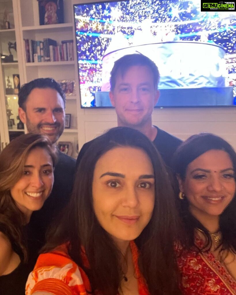 Preity Zinta Instagram - Sunday was a perfect fun day after watching the #Rams win the super bowl ! So much excitement in the house 🤩 #superbowlsunday #sunday #celebration @rams #ting