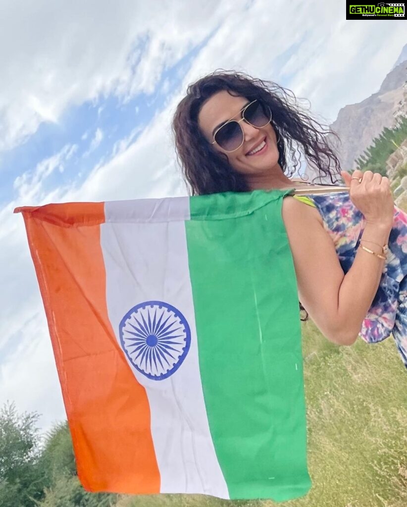 Preity Zinta Instagram - Happy Republic Day to all my fellow Indians 🇮🇳 आप सभी को गणतंत्र दिवस की हार्दिक शुभकामनाएं । जय हिंद 🙏 #JaiHind