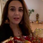 Preity Zinta Instagram - Happy and a safe Diwali to all of you ❤️🪔❤️ Love & light always 🪔🪔 Los Angeles, California