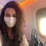 Preity Zinta Instagram - Life is always about experiences & how one is made to feel. Travelling after a hectic day & night schedule during a pandemic is so stressful with so much extra paperwork, COVID tests etc.. I would like to take a moment and Sincerely Thank 🙏 everyone at the Emirates Airlines check in desk in Mumbai & everyone at @emirates in general for being so patient & awesome with all their customers. It’s always a pleasure to fly Emirates & I just wanted to say it on a day when I was not having the best day. Thank you once again for taking such good care of me 🙏❤️🤩 #appreciationpost #Thankyou #Emiratesairline #Ting ❤️✈️