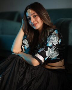 Priyal Gor Instagram - In ankhon ki masti ke
Mastane hazaro hain
