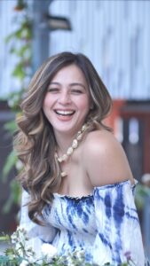 Priyal Gor Instagram - Tere dil ki khabar bas mujhko ✨

Shot by @portraitshelter 
Outfit @aachho @dinky_nirh 
Neckpiece  @viariaccessories @mehandi7_ 

#raanjhanaa