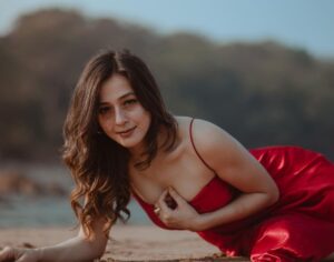 Priyal Gor Instagram - I'll see you by the beach 

📷 : @portraitshelter
