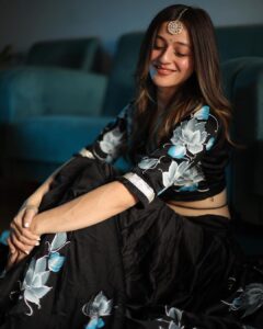 Priyal Gor Instagram - In ankhon ki masti ke
Mastane hazaro hain