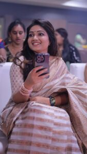 Priyanka Nalkari Instagram - #indiantelevisioniconicaward #priyankanalkari #impressiveactressoftheyear #happyme #actress #inatagram #india #instadaily 
@akshaya_meenakshi_kanchipuram @sanjay_bendy46 @vinodkennyofficial @filigree_jewels @iconicentertainers_official