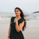 Radhika Preeti Instagram - Let the sea set yu free..🌊💙✨️ #radhikapreethi #radhi #rp #beach #love #instagood #selflove Pondicherry
