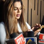 Rakhi Sawant Instagram - #rakhisawant Koh Aaya Dhamki Bhara Mail @rakhisawant2511 #reelsfood #reelsinstagram #reelsinsta #reelkarofeelkaro #reelinstagram #reelsviral #reelsfeelsit #reelslovers #reelsindia #reelsvideo #reelsdance #paparazzi #reelskarofeelkaro #reels #reelitfeelit #instadaily #indiaphotography #bollywoodstyle #bollywoodstar #bollywoodactress #bollywoodvideos #yatintambe @instagram Mumbai, Maharashtra