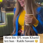 Rakhi Sawant Instagram - Entertainment Queen @rakhisawant2511 #spotted at Mumbai airport as she’s back from Dubai late night !! . . Follow for more updates @filmymantramedia . . #rakhisawant #bollywood #filmymantra Mumbai, Maharashtra