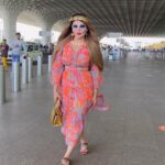 Rakhi Sawant Instagram – Beautiful #rakhisawant papped at airport. 

#bollywindow