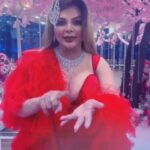 Rakhi Sawant Instagram - Hello Dubai we are inviting you too join us visit Rakhi Sawant Academy at Al Karama Dubai !! Get yourself Register today at www.therakhisawantacademy.ae #burjkhalifa #rakhisawant #therakhisawantacademy #academy #alkarama #dubai