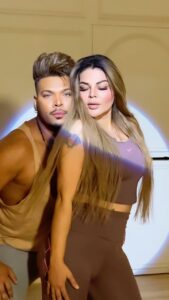 Rakhi Sawant Instagram - Hume Nachne ka Shaunk tha 🕺🏼
@rakhisawant2511 ko nachana ata tha 💃🏻
.
#feelitreelit #feelkaroreelkaro #trending #sanak #rakhisawant #eshanmasih 
.
@viralbhayani
