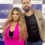 Rakhi Sawant Instagram – Entertainment Queen @rakhisawant2511 joined us live at @lycaradio HQ & a special interaction on my #Drive show (sponsored by Utsav Plus). 

More exclusive content on Lyca Radio’s Instagram & YouTube page :)

#LycaGroup #LycaRadio #LycaGold #RakhiSawant #Entertainment #LondonRadio #Radio #Interview #London #sherlynchopra #adilkhandurrani #adildurrani