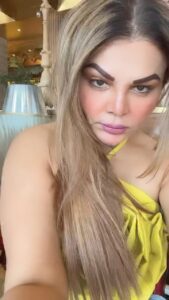Rakhi Sawant Instagram - Going to Dubai 🥲😞💔. First time travelling without me husband