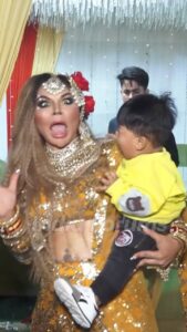 Rakhi Sawant Instagram - Who scared whom ? 😂

@rakhisawant2511 #RakhiSawant