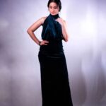 Rasika Dugal Instagram - A touch of velvet... ✨ Outfit: @that.antiquepiece Jewels: @amrapalijewels Styling: @sanyakapoor HMU: @mayura_makeup_hair 📸: @siddhant_singhvi @feminaindia #NFBA2022 #NykaaFeminaBeautyAwards #OOTN