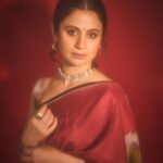 Rasika Dugal Instagram - 🌹 Saree: @yam.india Choker: @qisbyashmeet Other jewellery: @silverstreakstore Styling: @dhruvadityadave MUA: @mayura_makeup_hair Hair styling: @seemaaofficial
