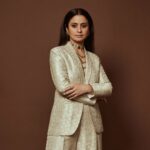 Rasika Dugal Instagram - About last night @cnnnews18 #ReelAwards... #DelhiCrime2 won the #BestEnsembleCast. It is special to win for performance as a team... because performances are never in isolation.❤️ Thank you for bringing us together @castingchhabra @mukeshchhabracc and @goldenkaravan. And @chopsfilms for giving our various crazy energies one direction. Thank you team for being as talented as you are! We missed you! @shefalishahofficial @rajeshtailang @anuraag_arora_official @gopaldatt @sidharthbhardwaaj @tillotamashome @jatingoswami_official @aakashdahiya002 @_adilhussain With @yashaswinidayama @denzilsmithofficial @netflix_in @florencesloan5 @kaplanaaron @apoorvarb @kohlipooja @_filmkaravan_ @mapuskar @skglobalent @yamini_pictures @imvicky.v @bombayfables @click_on_rm @davidbolendp #NeetiSingh #DelhiCrime #DelhiCrime2 #DelhiCrimeSeason2 #Season2 #VartikaChaturvedi #Netflix #News18ShowshaReelAwards2023