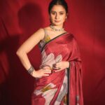 Rasika Dugal Instagram - 🌹 Saree: @yam.india Choker: @qisbyashmeet Other jewellery: @silverstreakstore Styling: @dhruvadityadave MUA: @mayura_makeup_hair Hair styling: @seemaaofficial