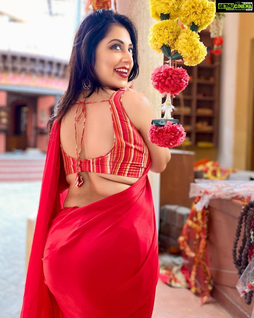 Reema Worah in backless saree. : r/SareeVsBikini