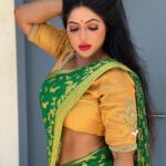 Reshma Pasupuleti Instagram - You, me & the good ole sun ☀️ @dharaniofficialpage designer saree & custom created blouse 💚 #love #lovelife #happy #working #nodistractions #stateofmind #chilledout #lovequotes #workquotes #karmaquotes