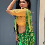 Reshma Pasupuleti Instagram - You, me & the good ole sun ☀️ @dharaniofficialpage designer saree & custom created blouse 💚 #love #lovelife #happy #working #nodistractions #stateofmind #chilledout #lovequotes #workquotes #karmaquotes