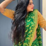 Reshma Pasupuleti Instagram - You, me & the good ole sun ☀️ @dharaniofficialpage designer saree & custom created blouse 💚 #love #lovelife #happy #working #nodistractions #stateofmind #chilledout #lovequotes #workquotes #karmaquotes
