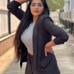 Reshma Pasupuleti Instagram - Obsessed with sunrise, sunset, flowers, the moon & you 🤍🖤 #kpychampions4 @vijaytelevision MUA & HAIR @makeover_by_miga @nishok_hairstylist @makeup_arttreat