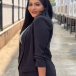 Reshma Pasupuleti Instagram - Obsessed with sunrise, sunset, flowers, the moon & you 🤍🖤 #kpychampions4 @vijaytelevision MUA & HAIR @makeover_by_miga @nishok_hairstylist @makeup_arttreat