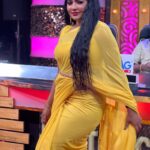 Reshma Pasupuleti Instagram - Remember if you play small, you stay small it’s ok to want more, do more & be more . @dharaniofficialpage my personal designer she comes thru each time with different styles for me does all my outfits in the last minute if she has to I really appreciate you and I wish you the very best you amazingly talented lady💛