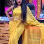 Reshma Pasupuleti Instagram - Remember if you play small, you stay small it’s ok to want more, do more & be more . @dharaniofficialpage my personal designer she comes thru each time with different styles for me does all my outfits in the last minute if she has to I really appreciate you and I wish you the very best you amazingly talented lady💛
