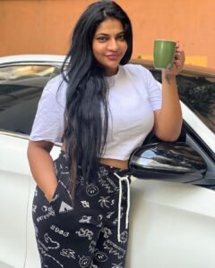 Reshma Pasupuleti Instagram - New month 
New energy 
New possibilities 
New opportunities 
New growth 
Happy Thursday 🖤🤍