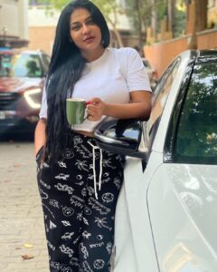 Reshma Pasupuleti Instagram - New month 
New energy 
New possibilities 
New opportunities 
New growth 
Happy Thursday 🖤🤍