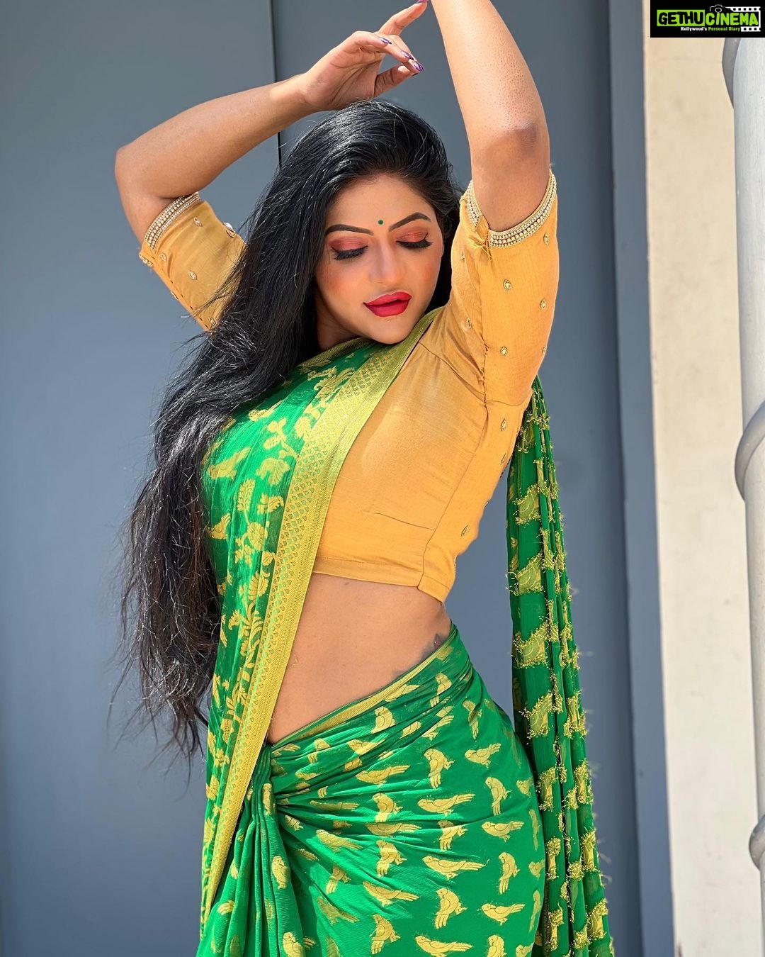 Simple Girl Saree Quotes - I Love My Saree As Much As My Pizza