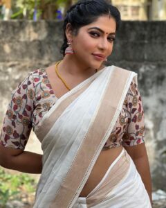 Reshma Pasupuleti Instagram - Life tips - Don’t trust words. 
Slow healing is something to celebrate too 🤍
#radhika #bagyalakshmi @vijaytelevision