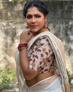 Reshma Pasupuleti Instagram - Life tips - Don’t trust words. 
Slow healing is something to celebrate too 🤍
#radhika #bagyalakshmi @vijaytelevision
