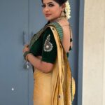 Reshma Pasupuleti Instagram - The energy for May is…. Only doing what feels genuinely right in your intuition & letting everything else go 🙏🏽 Saree by @dharaniofficialpage Jewelry @jewelhub_chennai