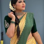 Reshma Pasupuleti Instagram - The energy for May is…. Only doing what feels genuinely right in your intuition & letting everything else go 🙏🏽 Saree by @dharaniofficialpage Jewelry @jewelhub_chennai