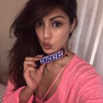 Rhea Chakraborty Instagram - So I have been out the whole day, and being a Saturday also, I just haven’t got the time to have a nice brunch! My mood swings just kicked in really bad. I was turning into such a “DRAMAQUEEN”! Thanks @Snickers.India for the lovely gift box.. I am loving it!!! My hunger pangs just got relieved with the chocolates. Now I am shot-ready & all energised. #NotYourSelfie