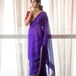 Rhea Chakraborty Instagram – Saari shakti ⚡️

#rhenew 

Saree @medha.in 
Jewellery @sachdeva.ritika 
Styling @shreejarajgopal @drapingdreams.inc 
📸 – @sonalmanohare @kyrofilm