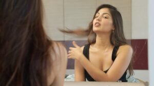 Rhea Chakraborty Instagram - How to : make your hair look amazing during lockdown 😅 
#hairtutorial #rheality 📸 - @siddharth_pithani